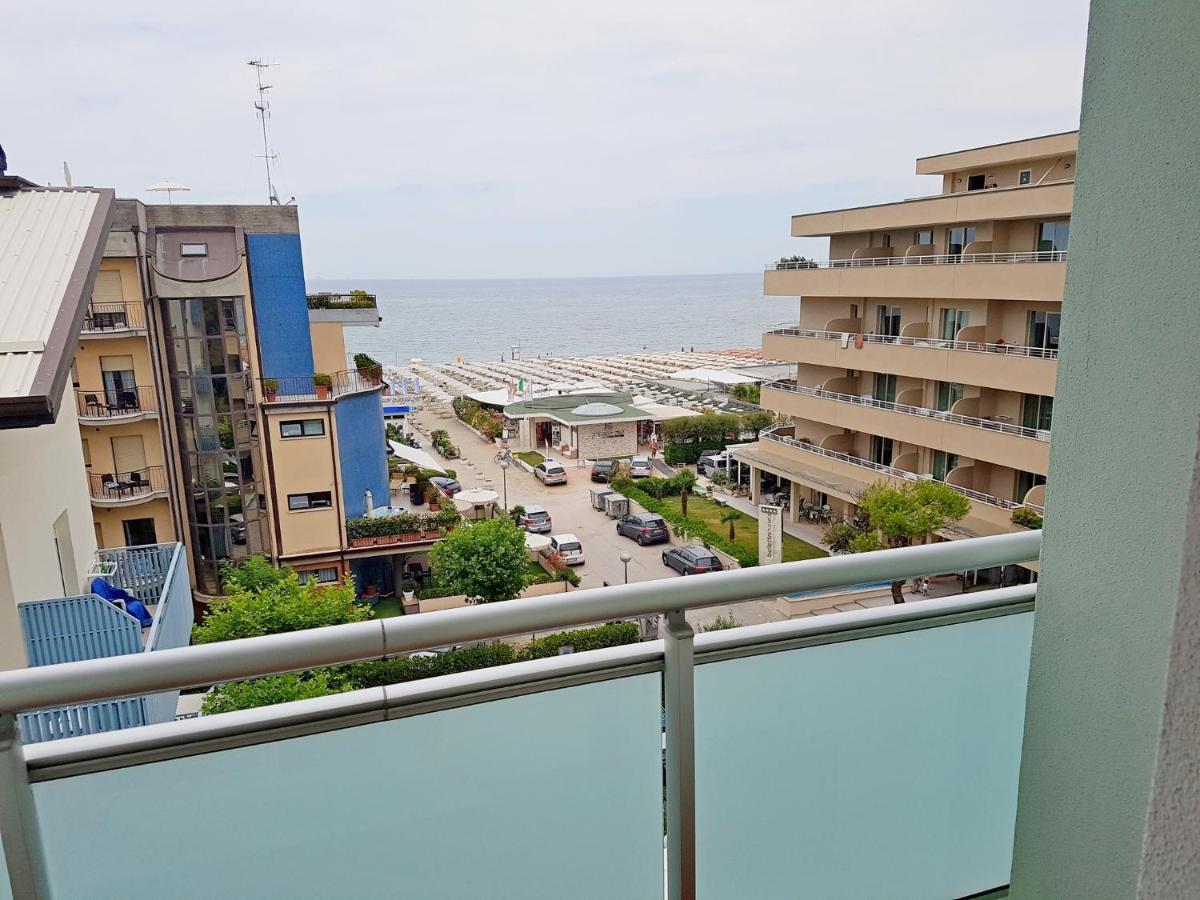 Hotel Sorriso Milano Marittima Kültér fotó