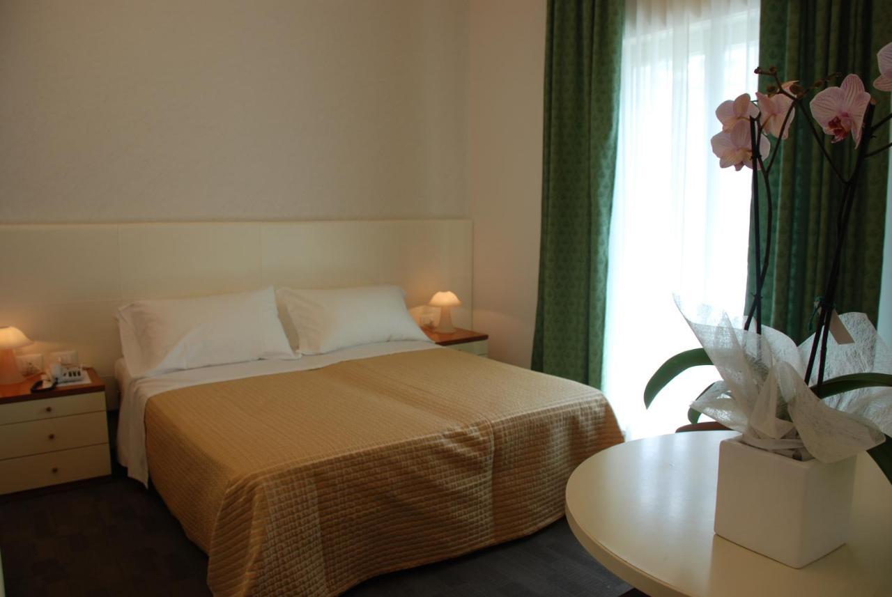 Hotel Sorriso Milano Marittima Kültér fotó