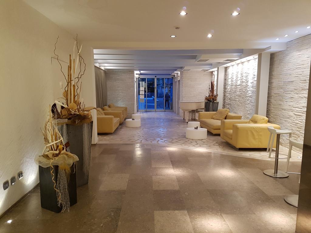 Hotel Sorriso Milano Marittima Kültér fotó