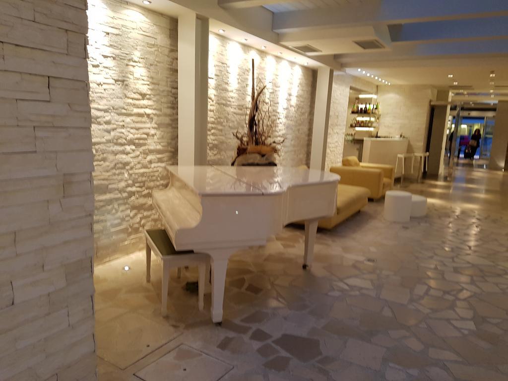 Hotel Sorriso Milano Marittima Kültér fotó