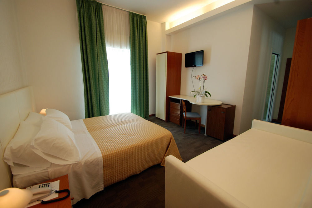 Hotel Sorriso Milano Marittima Kültér fotó