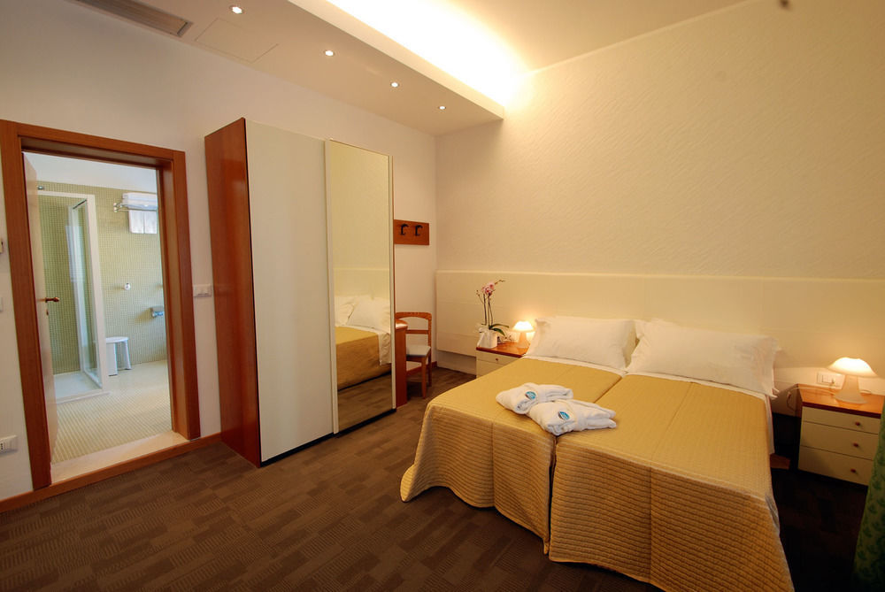 Hotel Sorriso Milano Marittima Kültér fotó